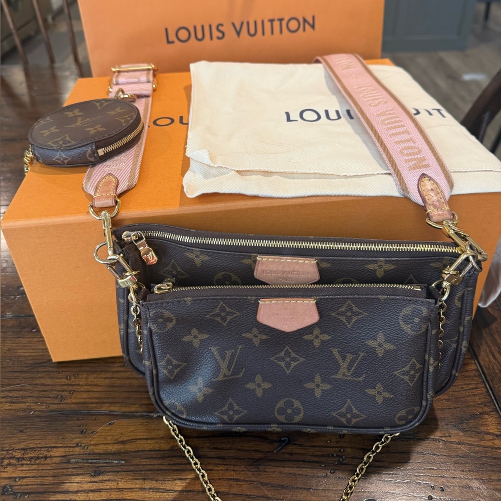 Louis Vuitton Multi Pochette Accessoires Crossbody